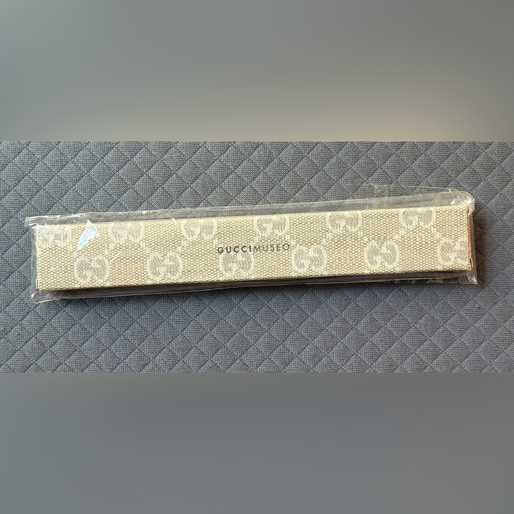 Gucci Museo Beige Pencil Set - Picture 2 of 3
